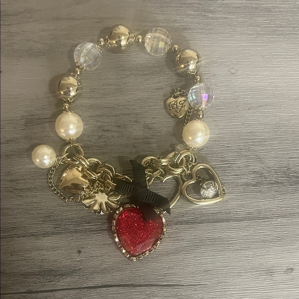 Betsey Johnson Gold Pearl Charm Bracelet with Red Heart Pendant Y2K Barbiecore - Picture 2 of 2